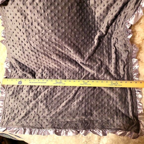 A baby blanket - Picture 2 of 5